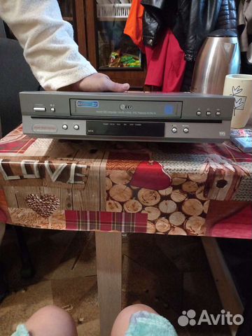 Видеомагнитофон LG L414