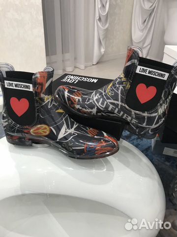 Новые для дождливой погоды love moschino 40/41