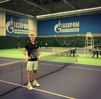 Тренер по большому теннису