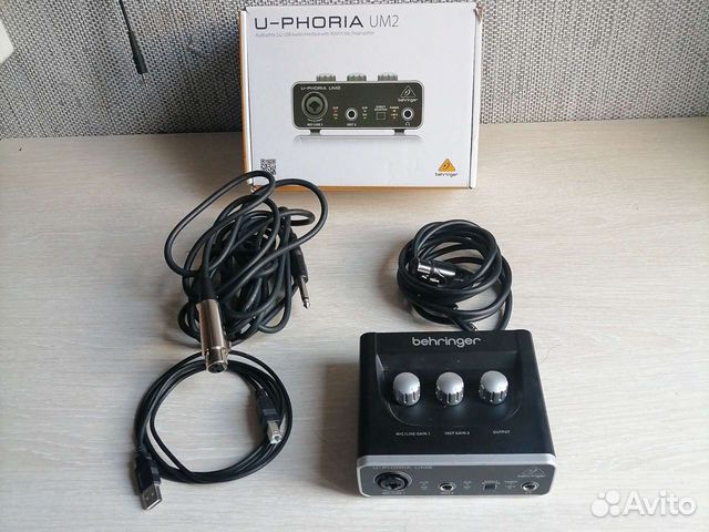 Звуковая карта behringer um2