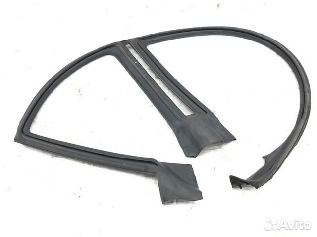 Уплотнитель ш-образный левый Subaru Outback BPE