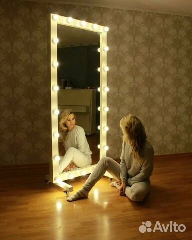 Зеркало с лампами