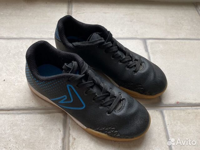 Кроссовки футбольные