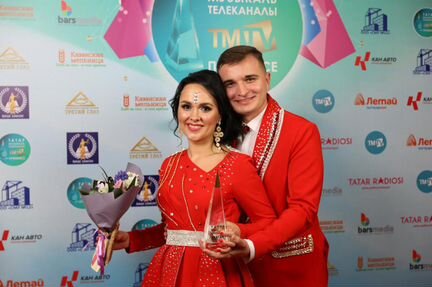 Ведущий (Тамада) -Певец. Саксофон, баян, танцоры