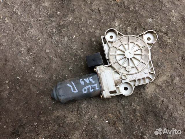 Моторчик стеклоподъемника задний правый