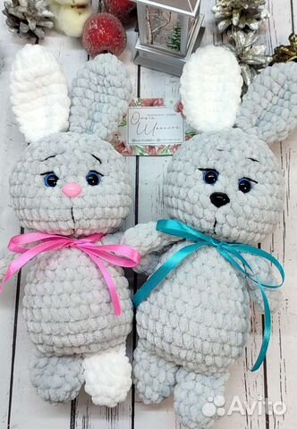 Вязаные игрушки зайки