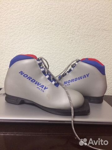 Лыжные ботинки размер 34 новые