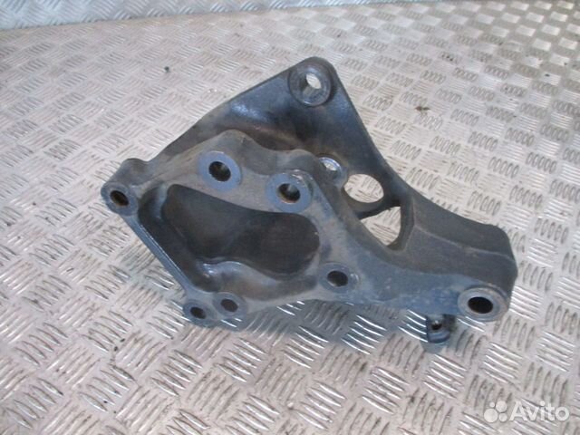 Кронштейн гура MAN 81461100171