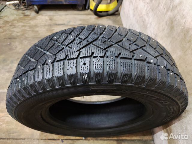 Nitto Therma Spike 215/70 R16