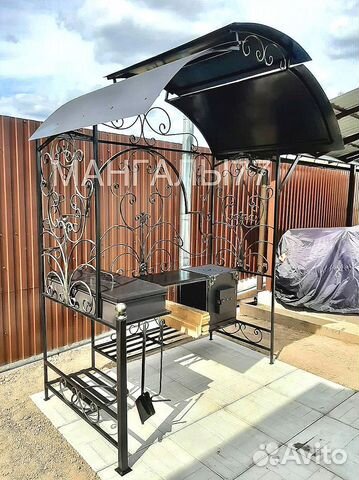 Мангал с крышей