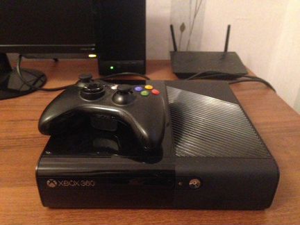 Xbox 360E Freeboot + много игр + 2 джоя