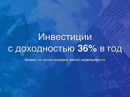 Аня возле дивана осталась лишь в синих колготах