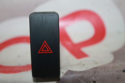 Кнопка аварийной сигнализации Mazda 3