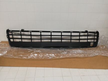 Решетка бампера передняя нижняя Chevrolet Camaro 5