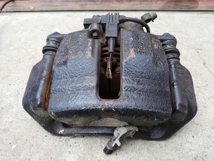Суппорт передний правый Mercedes W203