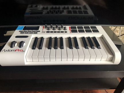M-audio axiom PRO 25