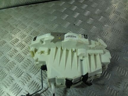 Замок двери задней левой Мерседес 221