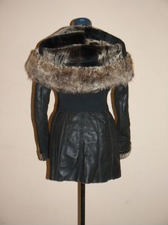 Дубленка с капюшоном S