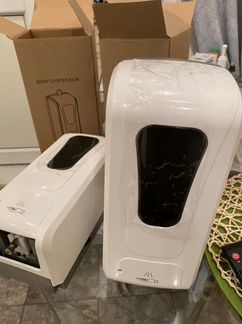 Сенсорный дозатор для антисептика