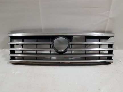 Решетка радиатора Volkswagen Touareg 3