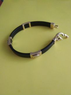 Каучуковый браслет с вставками из белого золота. Н