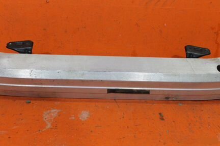 Усилитель бампера передний Toyota Land Cruiser 200