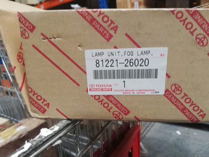 Туманка Toyota Grand Hiace 81221-26020