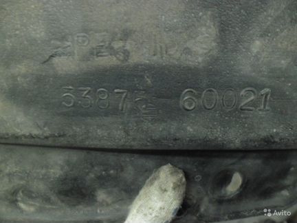 Подкрылок передний правый land cruiser 100 toyota
