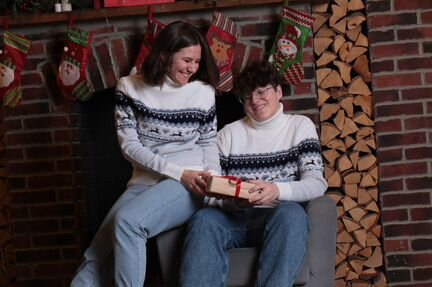 Свитер с оленями шерстяной