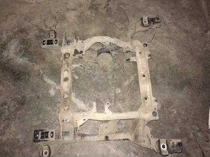 Подрамник на мерседес 166 GL ML