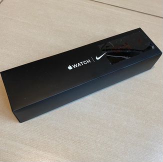 Apple Watch Series 5 GPS 40mm with Nike Sport Band