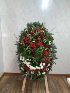 Венок ритуальный из живых цветов