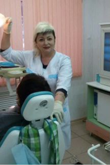 Медицинская сестра и администратор для стоматологи