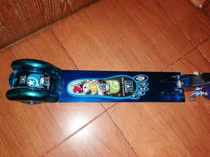 Детский трехколесный самокат