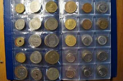 Набор из 75 монет в альбоме