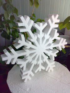 Изготовление больших снежинок из пенопласта