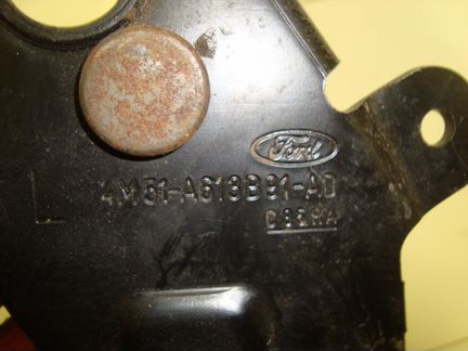 Кронштейн заднего сиденья задний левый Ford Focus