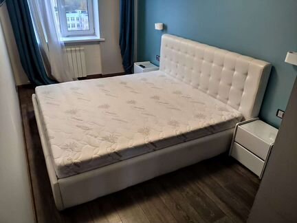 Кровать 180*200 с матрасом и 2-мя тумбочками