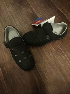Туфли открытые для мальчика новые