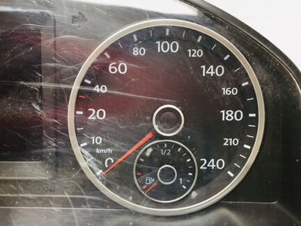 Панель приборов Volkswagen Tiguan 2.0 TDI 2010