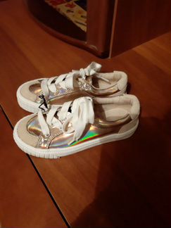 Кроссовки новые,доя девочки 28 размер