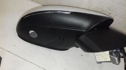 Зеркало правое с камерой белое Туарег 10-17год в