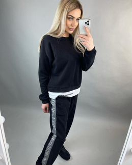 Стильный трикотажный костюм Wang
