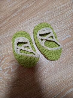 Шапки и пинетки для малышей