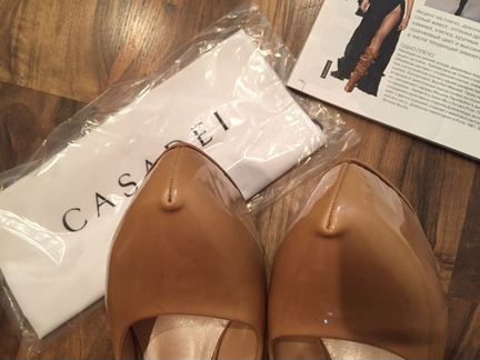 Бежевые эффектные туфли Casadei (оригинал)