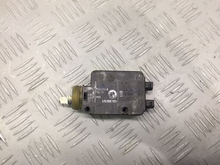 Центральный замок багажника на бмв е34