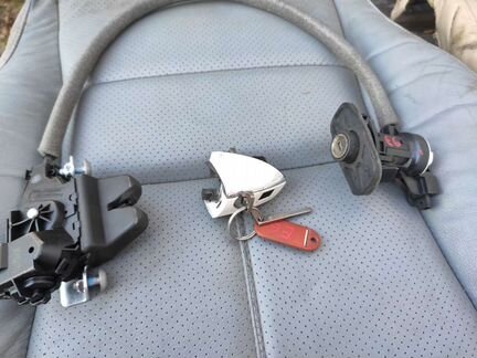 Mercedes W212 личинка замка с ключами