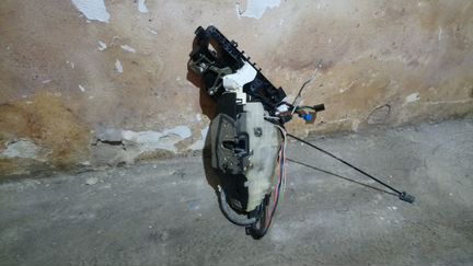 Замок задний лeвый mersedes W221 мерседес w221