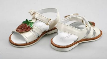 Босоножки miss Blumarine клубники 20(13 см)