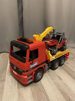 Bruder Эвакуатор и внедорожник